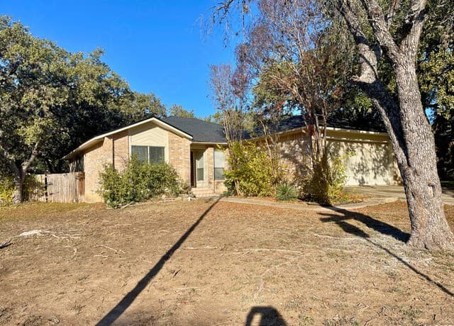 3-bedroom rental at 8600 Wood Wind in San Antonio, TX — photo 3