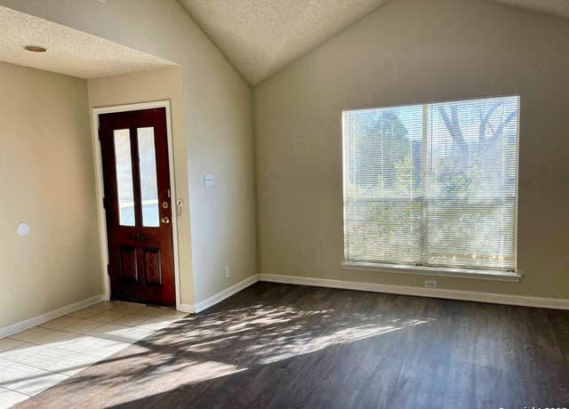 3-bedroom rental at 8600 Wood Wind in San Antonio, TX — photo 4