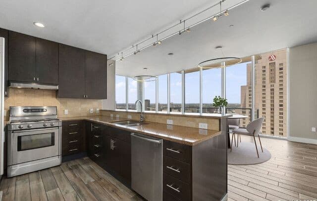 2-bedroom rental at 610 E Market Unit 2508 in San Antonio, TX — photo 5