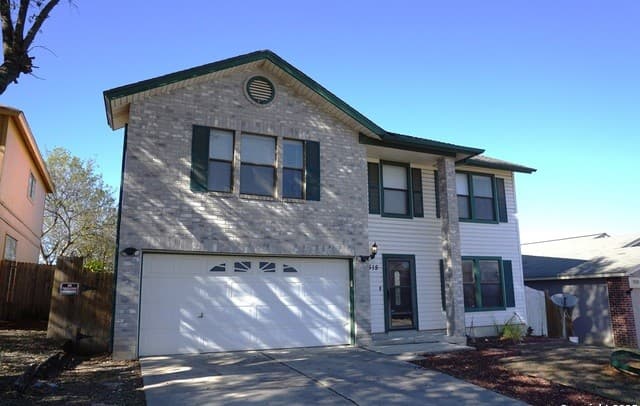 3-bedroom rental at 7515 Foss Meadows in San Antonio, TX — photo 2