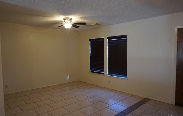 3-bedroom rental at 7515 Foss Meadows in San Antonio, TX — photo 5
