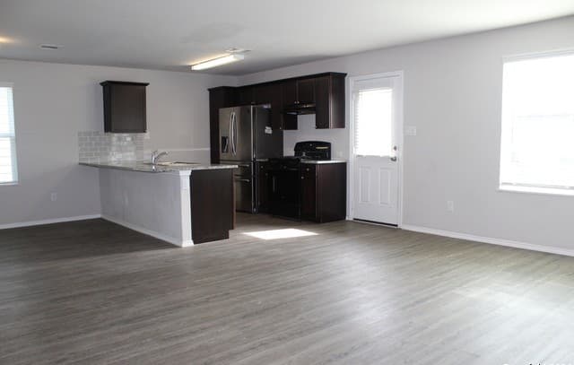 4-bedroom rental at 6522 Babcock Terrace in San Antonio, TX — photo 2