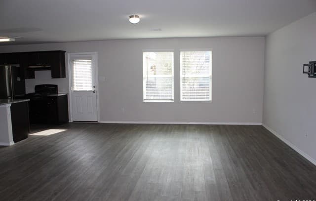 4-bedroom rental at 6522 Babcock Terrace in San Antonio, TX — photo 3