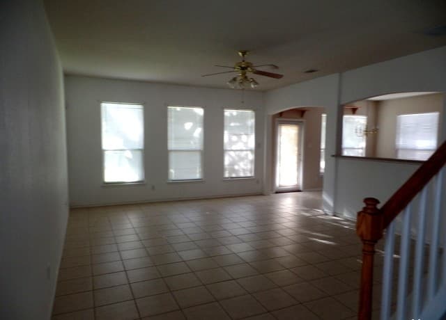 3-bedroom rental at 12719 Goldenrain Bay in San Antonio, TX — photo 4