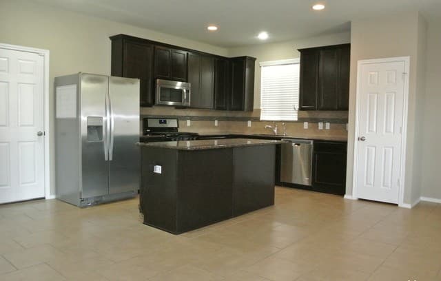 3-bedroom rental at 12843 Limestone Way in San Antonio, TX — photo 5