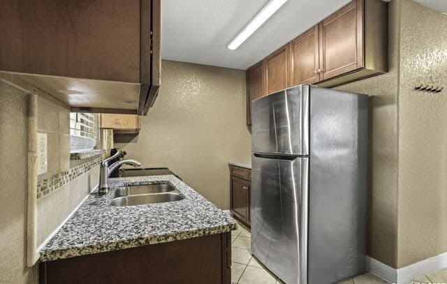 1-bedroom rental at 236 E Dullnig Unit 3 in San Antonio, TX — photo 3