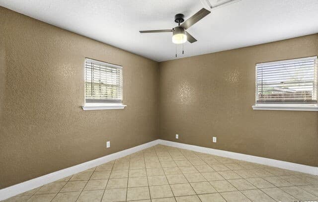 1-bedroom rental at 236 E Dullnig Unit 3 in San Antonio, TX — photo 4