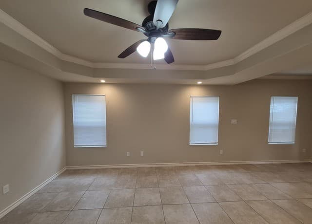 3-bedroom rental at 7034 Lakeview Dr. Unit 101 in San Antonio, TX — photo 2