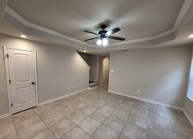 3-bedroom rental at 7034 Lakeview Dr. Unit 101 in San Antonio, TX — photo 3