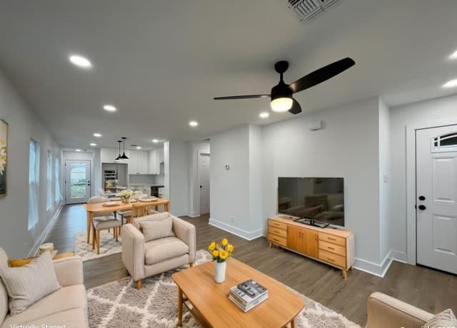 3-bedroom rental at 2239 Burnet St in San Antonio, TX — photo 2