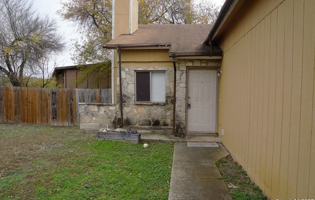 2-bedroom rental at 6320 Waddesdon Wood in San Antonio, TX — photo 2