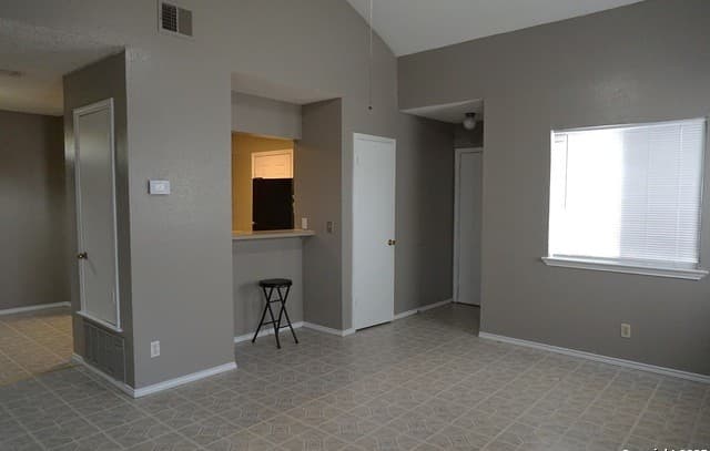 2-bedroom rental at 6320 Waddesdon Wood in San Antonio, TX — photo 4