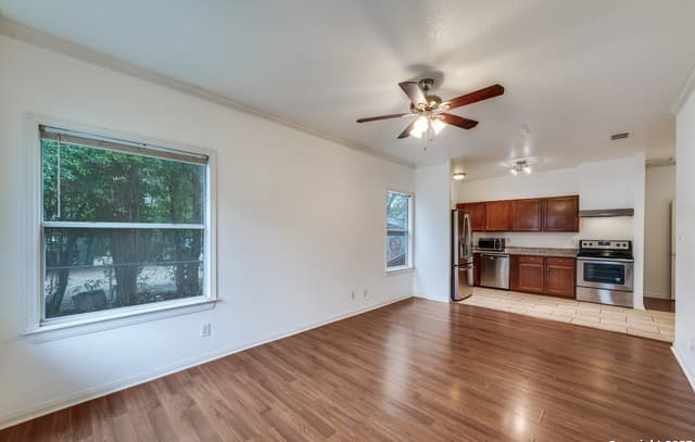 2-bedroom rental at 610 Viendo in San Antonio, TX — photo 2