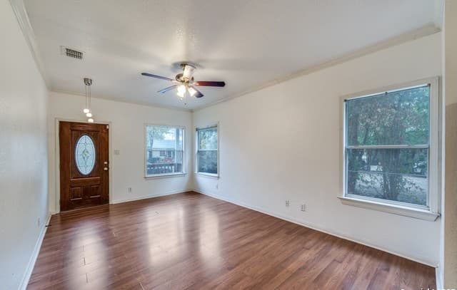 2-bedroom rental at 610 Viendo in San Antonio, TX — photo 3