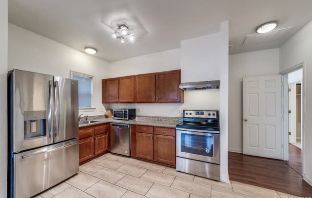 2-bedroom rental at 610 Viendo in San Antonio, TX — photo 4