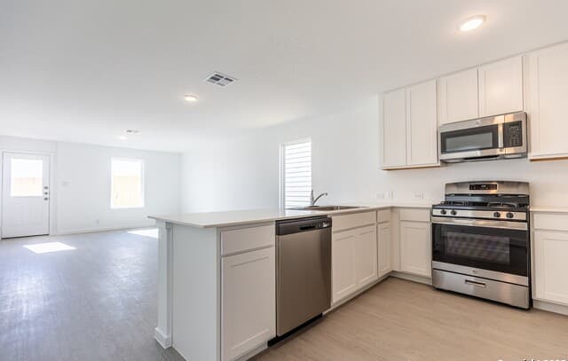 3-bedroom rental at 12136 La Cuchilla in San Antonio, TX — photo 5