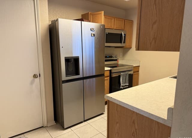 3-bedroom rental at 7430 Banister in San Antonio, TX — photo 3