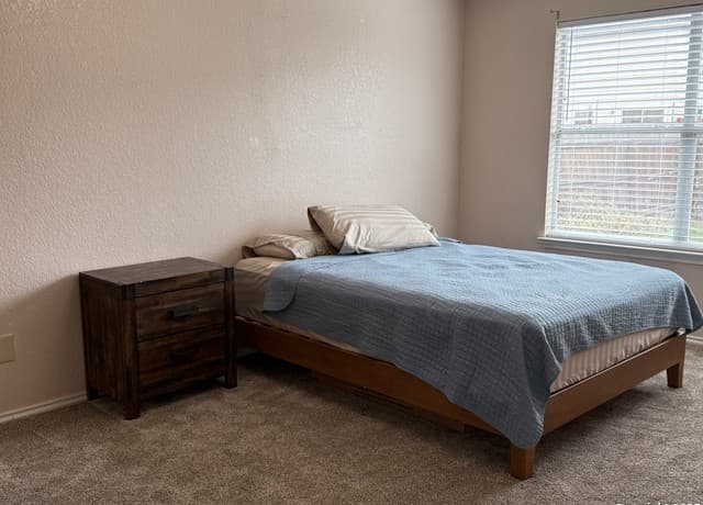 3-bedroom rental at 7430 Banister in San Antonio, TX — photo 4