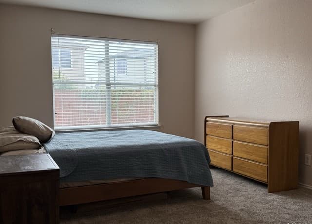 3-bedroom rental at 7430 Banister in San Antonio, TX — photo 5