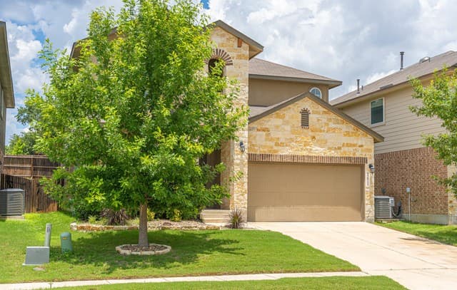 4-bedroom rental at 12911 Brewster in San Antonio, TX — photo 2