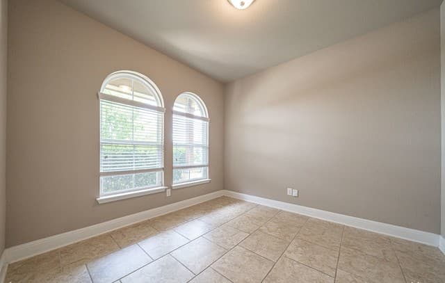 4-bedroom rental at 12911 Brewster in San Antonio, TX — photo 4