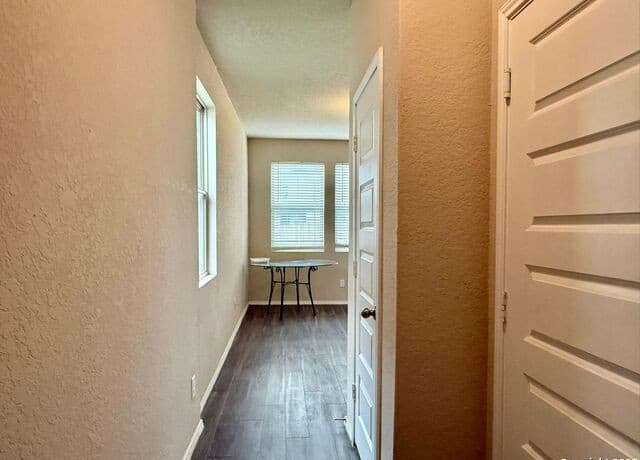 3-bedroom rental at 10534 Green Rock in San Antonio, TX — photo 2
