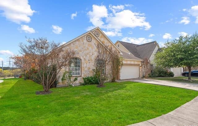 4-bedroom rental at 11230 Begonia Rock in San Antonio, TX — photo 2