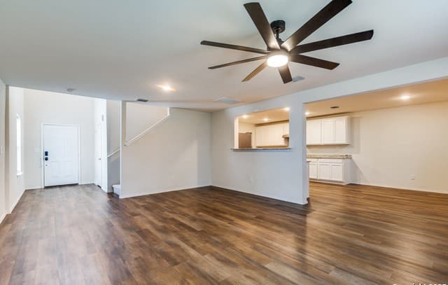 3-bedroom rental at 7357 Littlefoot in San Antonio, TX — photo 2