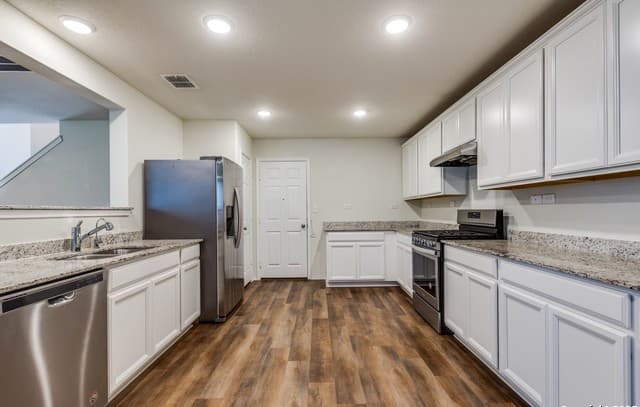 3-bedroom rental at 7357 Littlefoot in San Antonio, TX — photo 4