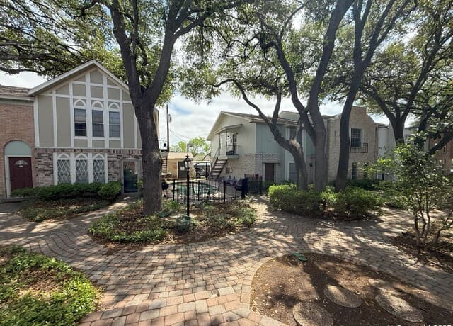 1-bedroom rental at 2811 Woodbury Unit 301 in San Antonio, TX — photo 2