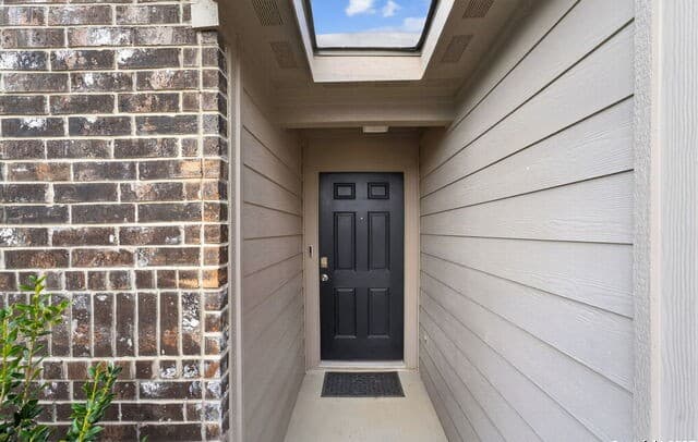 3-bedroom rental at 15115 Jetfire Pt in Von Ormy, TX — photo 4