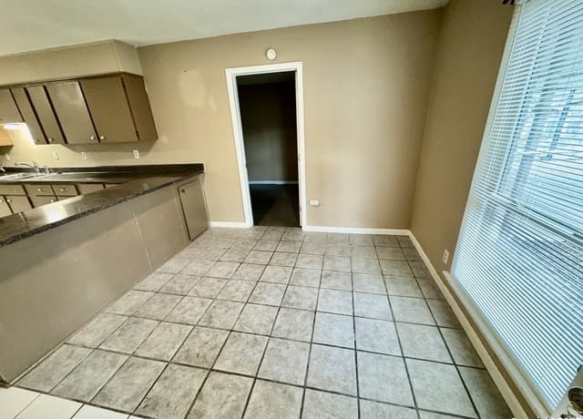 4-bedroom rental at 146 Stapleton in San Antonio, TX — photo 3