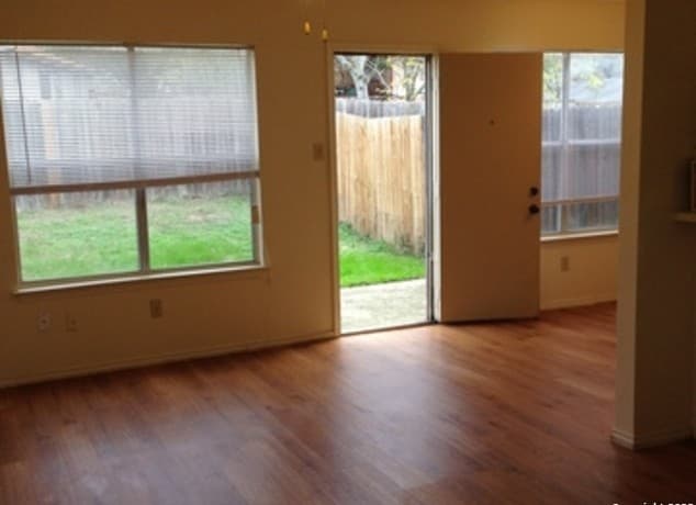 2-bedroom rental at 14528 Waddesdon Bluff in San Antonio, TX — photo 2