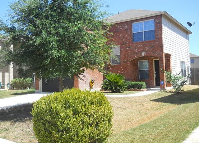 3-bedroom rental at 8818 Kestrel Oak in Converse, TX — photo 2