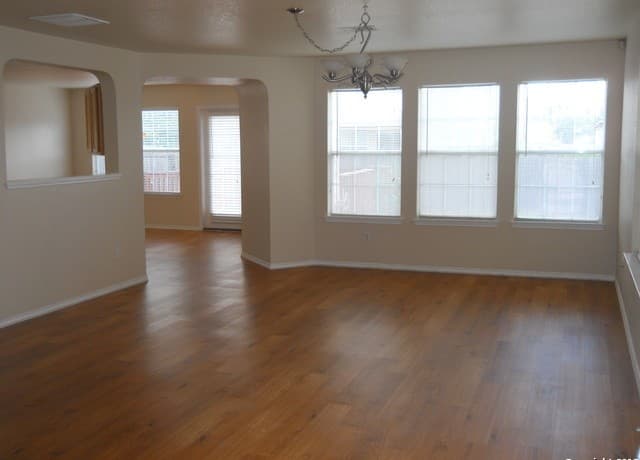 3-bedroom rental at 8818 Kestrel Oak in Converse, TX — photo 3
