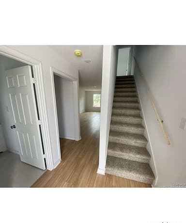 3-bedroom rental at 139 Huntington Unit 101 in San Antonio, TX — photo 4