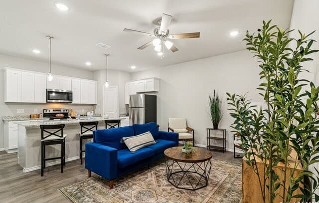 3-bedroom rental at 106 Sai Manor Unit 101 in San Antonio, TX — photo 3