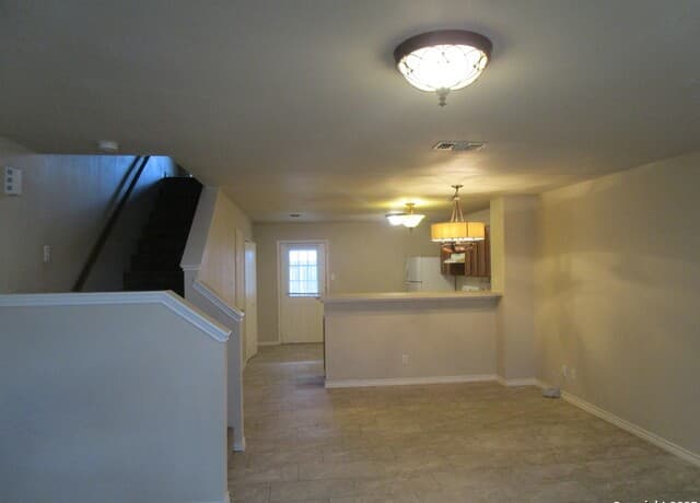 3-bedroom rental at 103 Autumn Pass in San Antonio, TX — photo 3