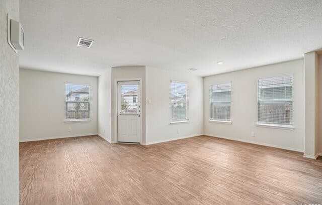 4-bedroom rental at 1154 Barn Swallow in San Antonio, TX — photo 4