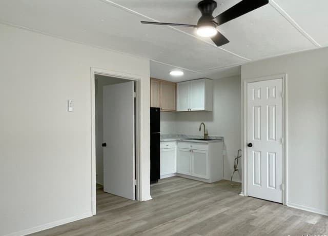 1-bedroom rental at 347 Ware Unit 14 in San Antonio, TX — photo 4
