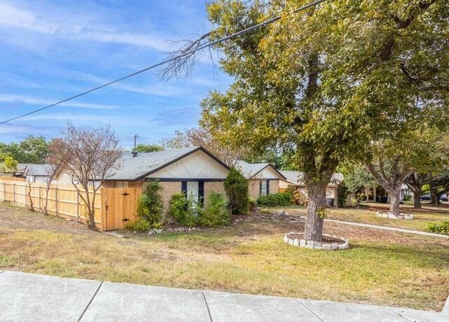 2-bedroom rental at 1002 Mount Riga in San Antonio, TX — photo 2