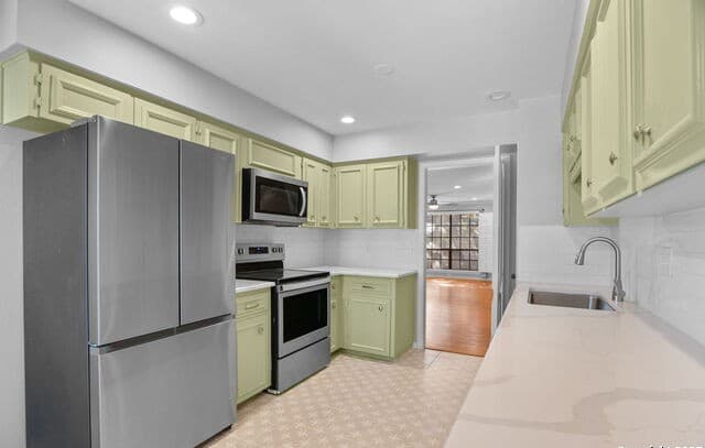 2-bedroom rental at 7926 Broadway Unit 608 in San Antonio, TX — photo 4