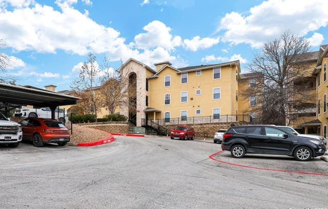 3-bedroom rental at 7323 Snowden Rd Unit 3108 in San Antonio, TX — photo 3