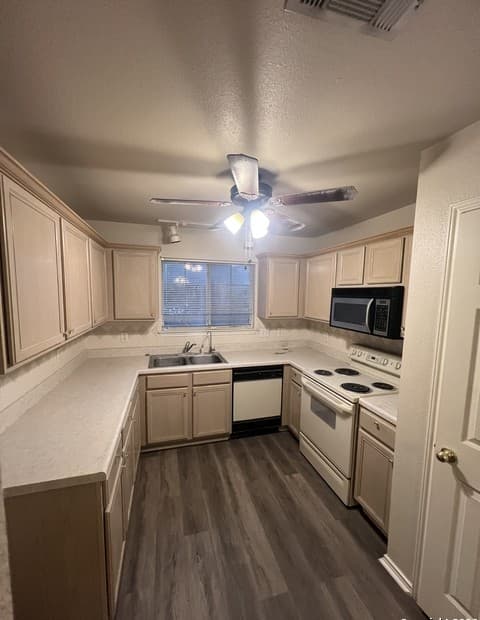 3-bedroom rental at 7103 Snowden Crest in San Antonio, TX — photo 4
