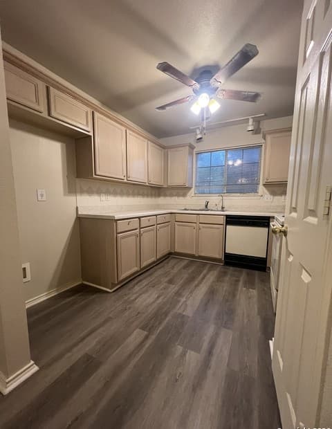 3-bedroom rental at 7103 Snowden Crest in San Antonio, TX — photo 5