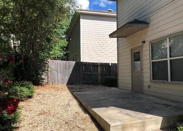 3-bedroom rental at 5514 Justin Cove in San Antonio, TX — photo 3