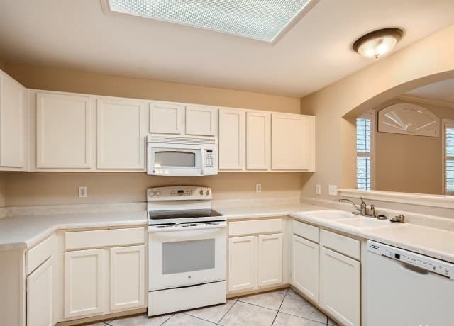 3-bedroom rental at 7722 Wexford Sq in San Antonio, TX — photo 3