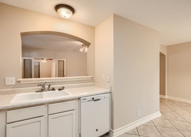 3-bedroom rental at 7722 Wexford Sq in San Antonio, TX — photo 4