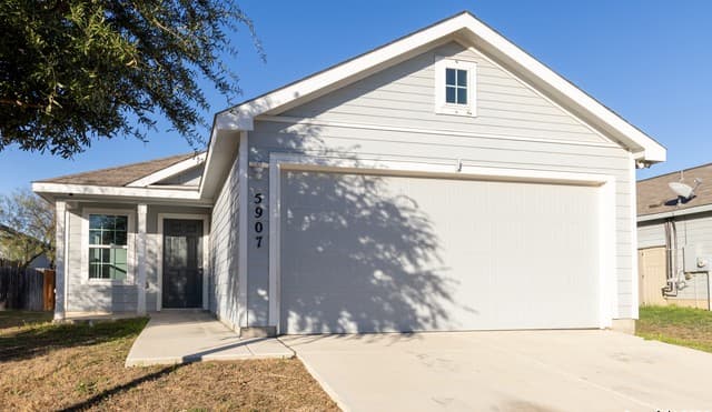 3-bedroom rental at 5907 Lady in San Antonio, TX — photo 2