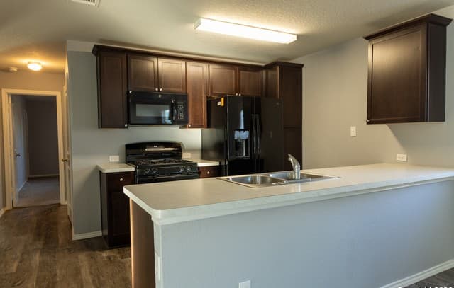 3-bedroom rental at 5907 Lady in San Antonio, TX — photo 4